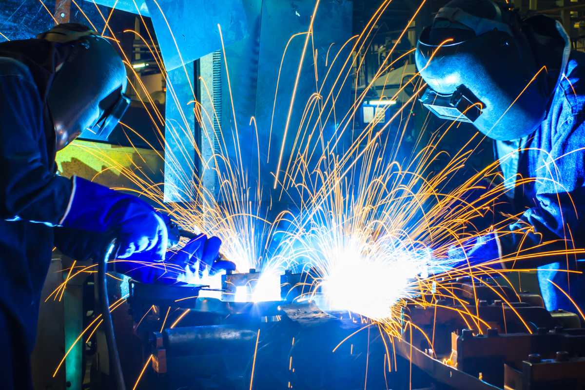 Descripción del puesto de ayudante de soldador